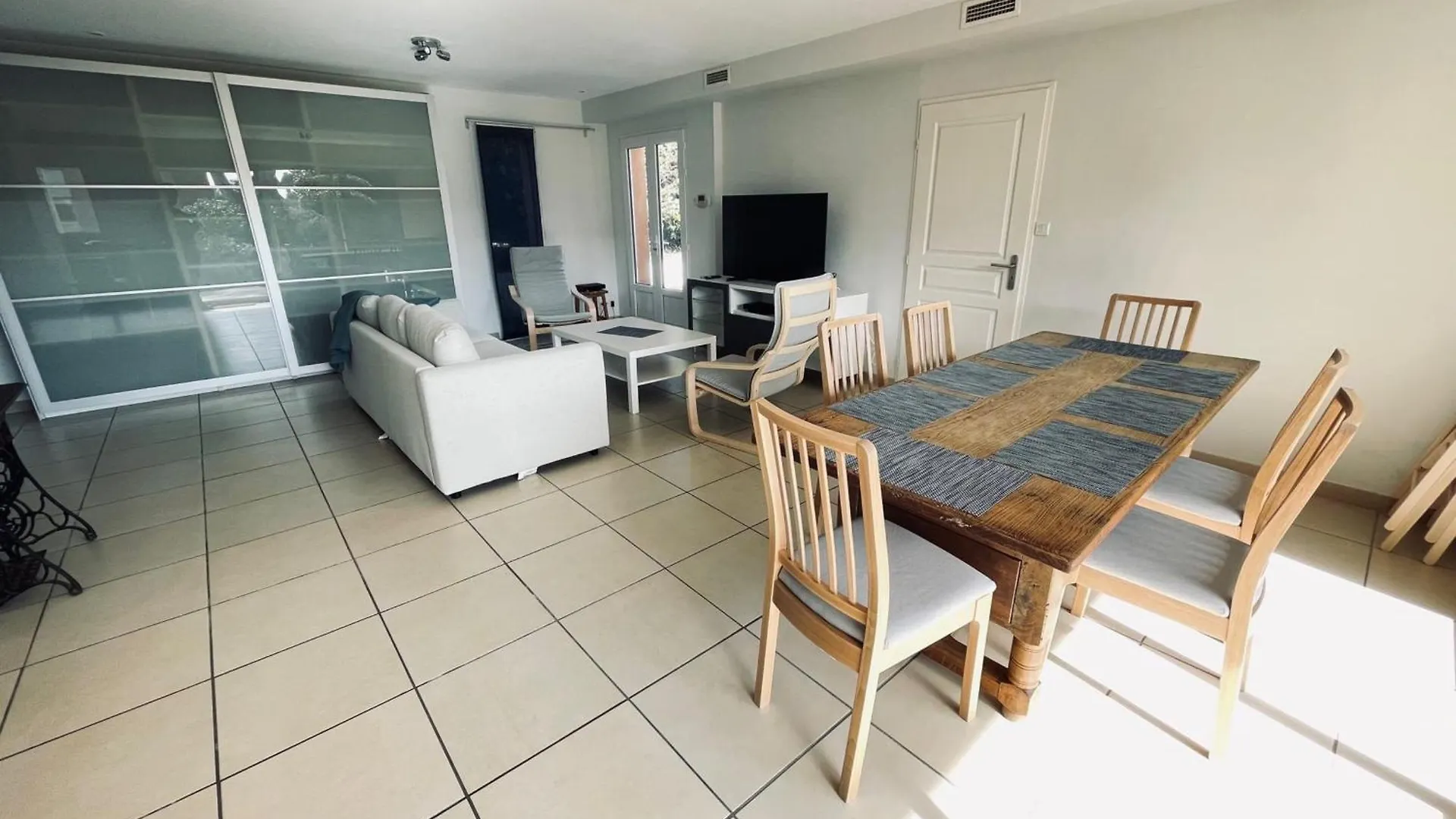 Spacious House With Large Garden And Swimmingpool Toulouse